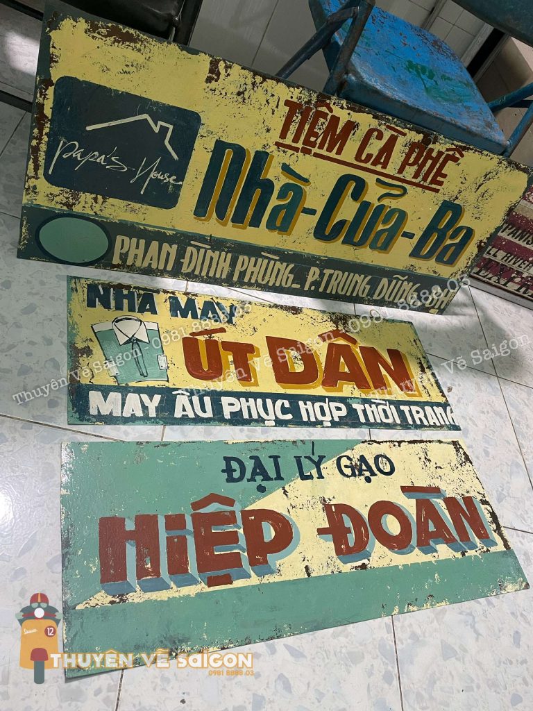 bảng hiệu trưng bày trang trí không gian xưa - bảng hiệu vẽ tay - bảng hiệu cơm tấm