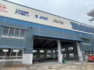 Sơn logo lên nhà xưởng dịch vụ sơn mới logo lên tường