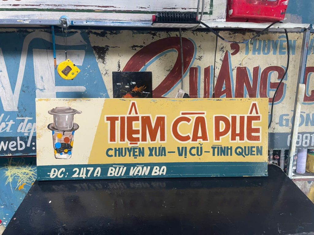Vẽ bảng hiệu bằng tay Thuyên có nhận Vẽ bảng hiệu bằng tay nè mọi người, nay cũng đã làm được hơn 1 thập kỷ rồi ah. vẽ bảng hiệu sài gòn xưa, vẽ bảng hiệu bao cấp